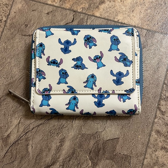 Disney Loungefly Blue and white Lilo & Stitch Wallet - Picture 2 of 10